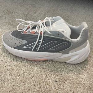 Adidas Ozelia Women’s 8.5W-  Sneakers NEW